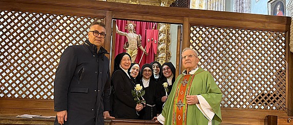Montone saluta le Clarisse in partenza per il Libano