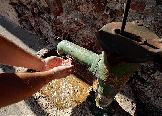 AVVISO DI NON CONFORMITA' DELL'ACQUA POTABILE AL CONSUMO UMANO.