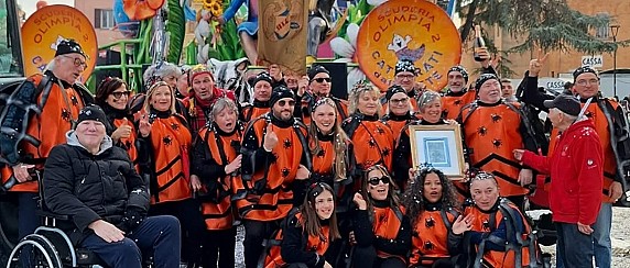 La scuderia Olimpia 2 vince l’edizione 2026 del Carnevale con il carro “I catturati dalla rete”