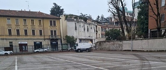 Apre il parcheggio di via Cairoli