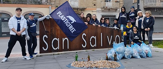 Raccolta mozziconi, iniziativa Plastica Free