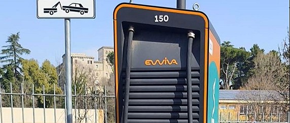 Attivate colonnine ricarica, via 25 aprile