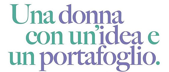 Una donna con un'idea e un portafoglio