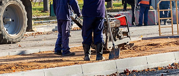 Manutenzione e messa in sicurezza dei marciapiedi in via Roma