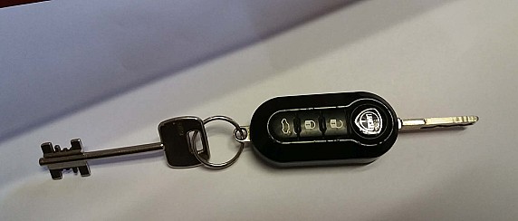 Trovate chiavi auto/casa in Via Santissimo (trovate in data 26 Marzo 2026)