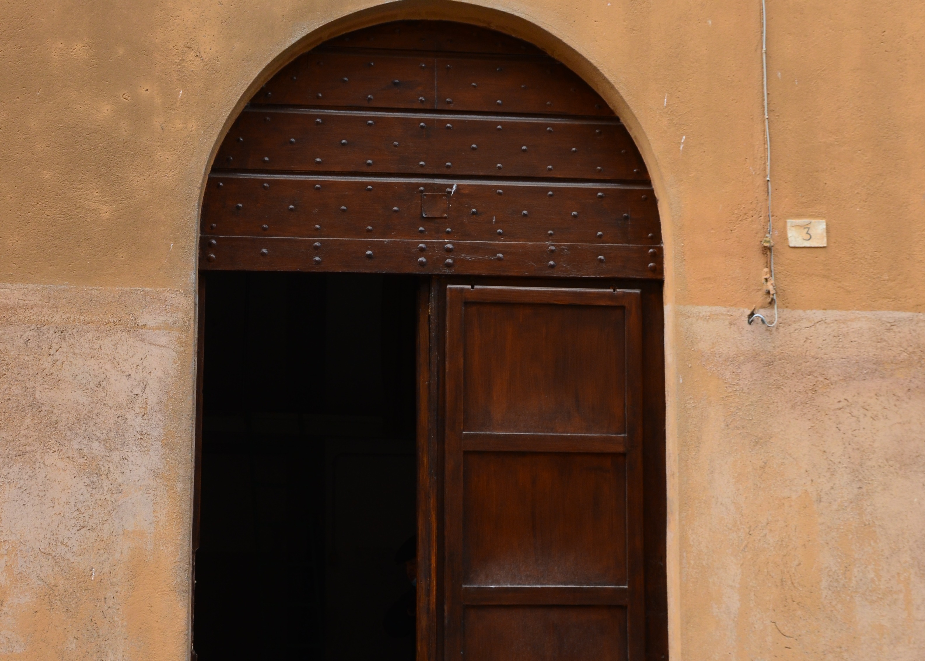 AVVISO PER REPERIRE MANIFESTAZIONI DI INTERESSE PER L’UTILIZZO DI LOCALI IN TODI, VIA DEL MERCATO VECCHIO. Canone a base di gara; € 1.056,00 annuali (Euro 88,00 mensili).