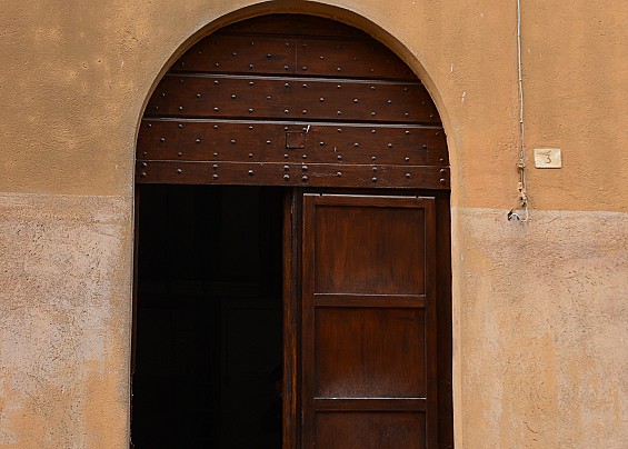 AVVISO PER REPERIRE MANIFESTAZIONI DI INTERESSE PER L’UTILIZZO DI LOCALI IN TODI, VIA DEL MERCATO VECCHIO. Canone a base di gara; € 1.056,00 annuali (Euro 88,00 mensili).