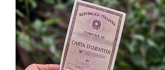 A partire dal 3 agosto 2026, le carte d’identità in formato cartaceo cesseranno definitivamente la loro validità,