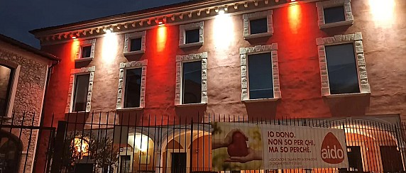 I colori dell’AIDO illumineranno la biblioteca per promuovere il valore della donazione