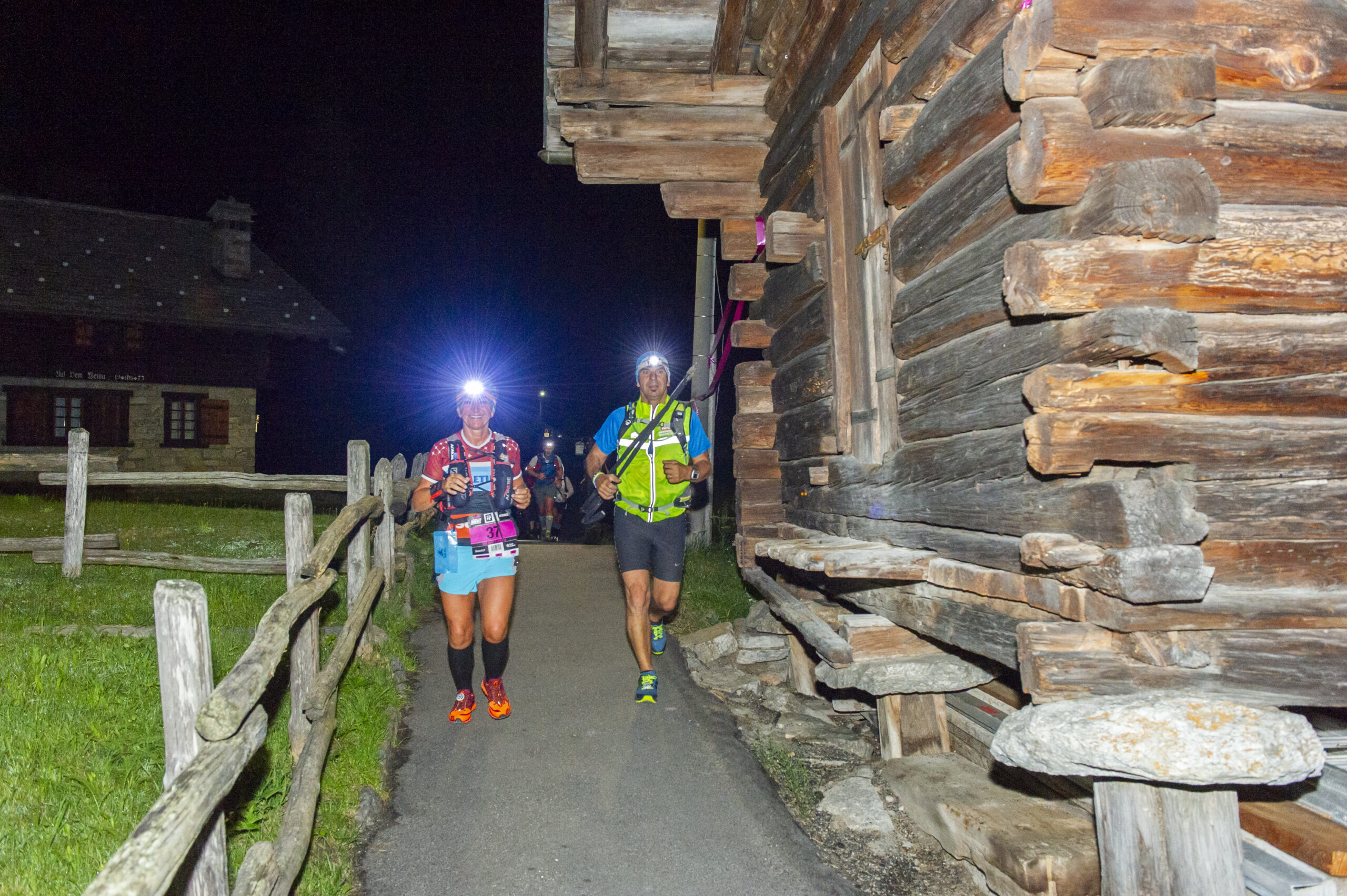 Foto - Isella By night