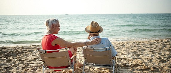 Trasporto gratuito al mare per gli anziani: il Comune di Casoli organizza il servizio estivo 2026 al Lido "Le Morge"