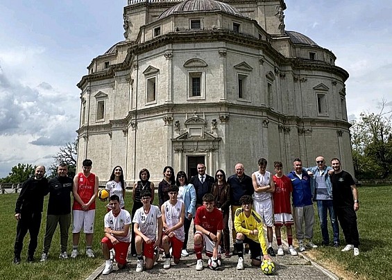 Cerimonia ufficiale di presentazione delle nuove divise sportive destinate alle attività di Scienze Motorie.
