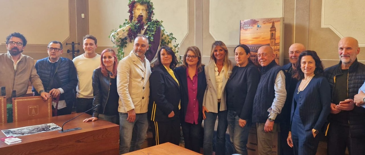 "Varchi in Vigna": in piazza la riproduzione di una vera vigna con i filari, tra cantine, gusto e musica