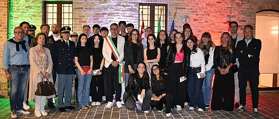 Celebrato il 2 giugno con la Consegna della Costituzione ai maggiorenni