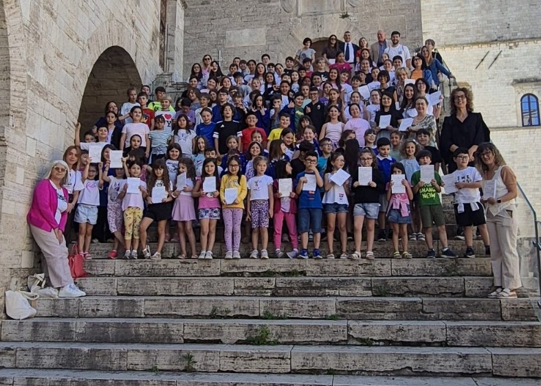 Presentato a Todi CITTÀ DI STORIE E DI MERAVIGLIE UNA GUIDA SCRITTA DAI BAMBINI.