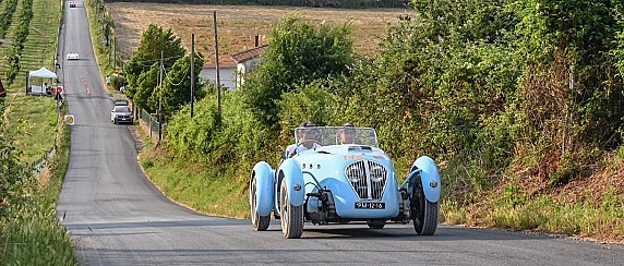 Capodimonte scalda i motori: giovedì il passaggio della 1000 Miglia