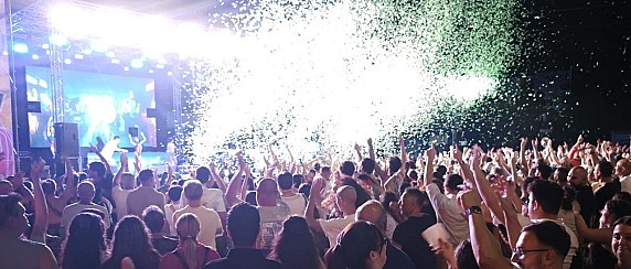 "Nostalgia90", grandissima partecipazione ieri in Piazza IV Novembre a Borgo Hermada