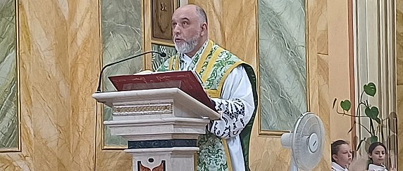 Auguri sinceri al nostro parroco, Don Marino