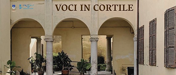 Voci in cortile. La poesia nutre la vita