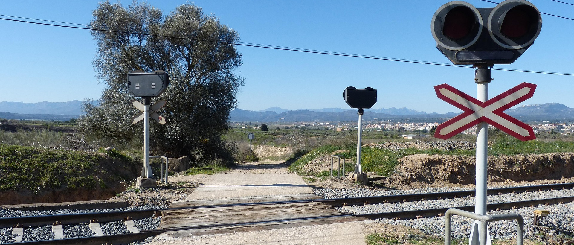 SP 9 –  STRADE PROVINCIALI 9-15-57. PROGRAMMA CORSE PROVA TRENO CAF ATR 465 E CONSEGUENTI AZIONI SUI PASSAGGI AL LIVELLO.