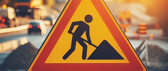 Restringimento di carreggiata in strada a senso unico in Via Verdi