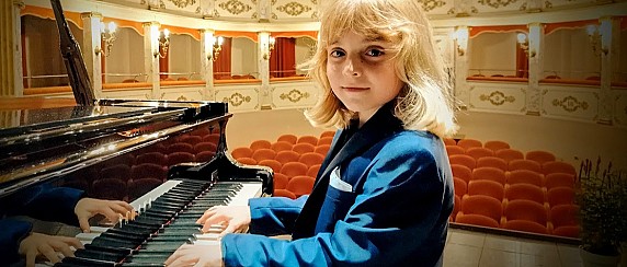 Alberto Cartuccia Cingolani, il piccolo genio del pianoforte, in concerto a Monteprandone