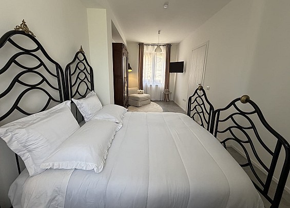 ANTHIMUS RETRAIT Nocera Umbra Loc. Ponte Parrano 2 3333197269 AnthimusRetrait@libero.it
