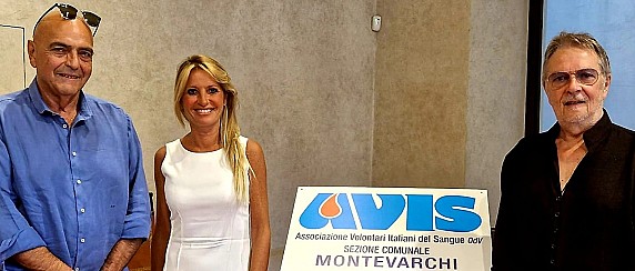 "Dona un sorriso", la grande festa in piazza Varchi per 75 anni di Avis