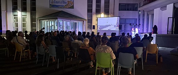 Andrea Mura conquista Palau: grande partecipazione per il racconto del giro del mondo a 360°