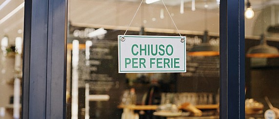 Agosto 2026: chiusure e orari delle attività commerciali