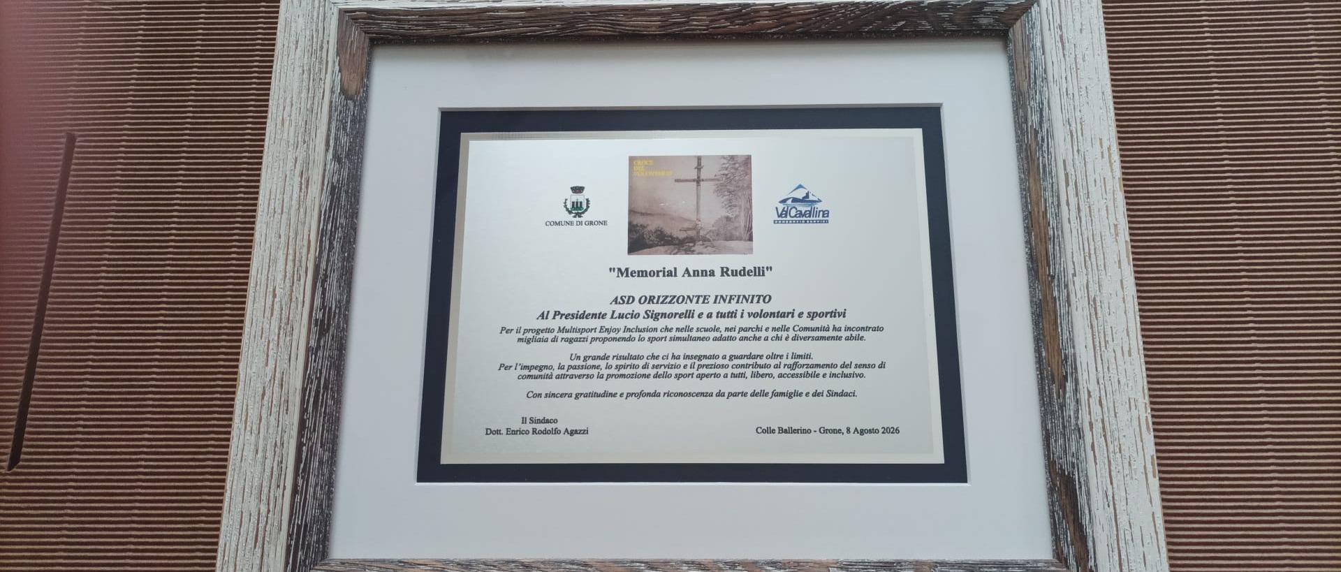 Targa di riconoscimento a "Orizzonte Infinito ASD"