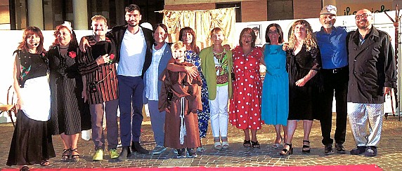 Piazza gremita per la rassegna "Dialettando - Il Teatro del Sorriso"