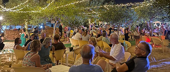 I Mercatini del Borgo animano l'estate di Porto Columbu e Perd'e Sali