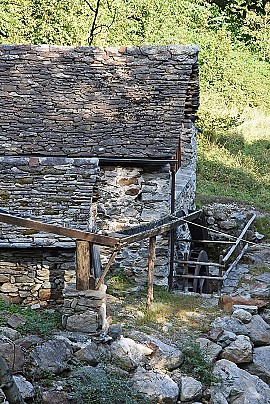 Vanzone_con_San_Carlo_-_Mulino_di_Roletto