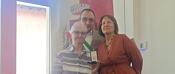 Consegna medaglia d'onore ai parenti di Petteni Giovanni