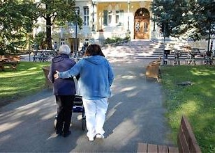 AVVISO PUBBLICO DI PROROGA per la presentazione delle domande di accesso al Buono servizio per il contrasto alla povertà attraverso l'accesso ai servizi e alle strutture a ciclo residenziale e semiresidenziale Annualità 2026