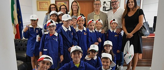 Gli alunni della terza di via Verdi in visita al Municipio