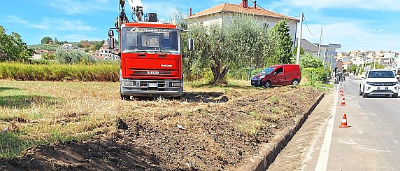 Al via la pulizia della banchina stradale in Via di Montenero