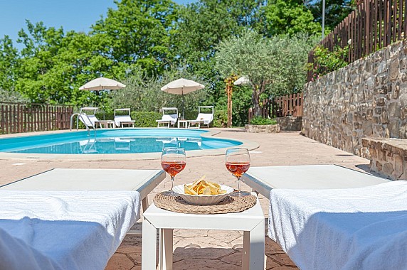 aperitivo-in-piscina