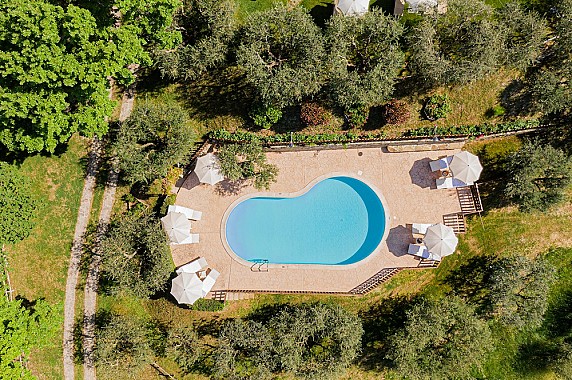 vista-aerea-piscina-agriturismo