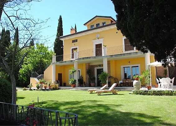 Villa di Giomici