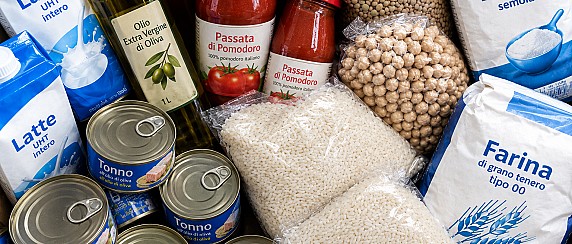 Raccolta straordinaria di generi alimentari di prima necessità non deperibili