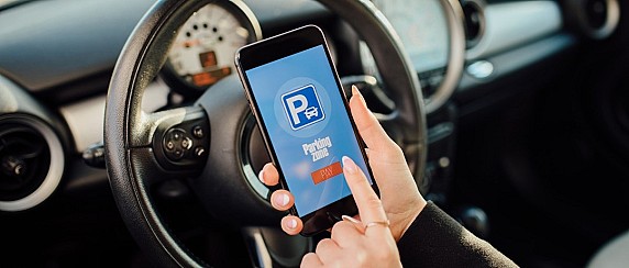 A San Giovanni Valdarno la sosta si paga anche tramite app: attivi i servizi ParkingMyCar e Telepass
