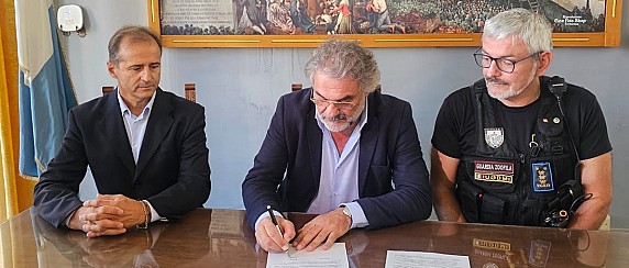 Siglata la convenzione con le Guardie Ambientali per rafforzare la tutela del territorio e contrastare l’abbandono dei rifiuti