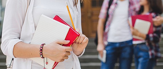 Avviso Pubblico. Rimborso spese per Studenti che studiano all'estero.