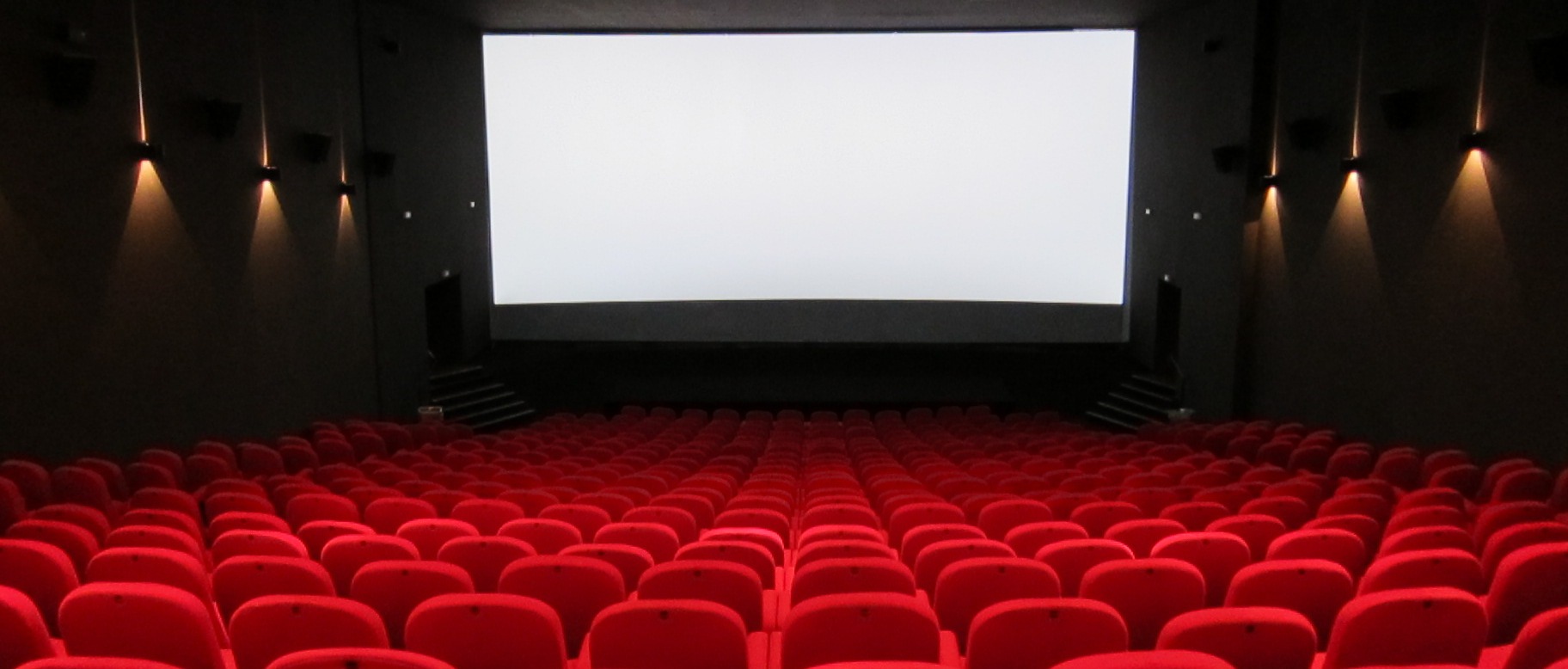 Cinema a Viadana.  Continuano gli appuntamenti al Cinema Vittoria.  31 ottobre ore 21.00 JE SO PAZZO. 1 novembre 18.30 NESSUN DOLORE