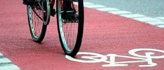 Lavori all'interno dell' area verde di Piazza Carroccio