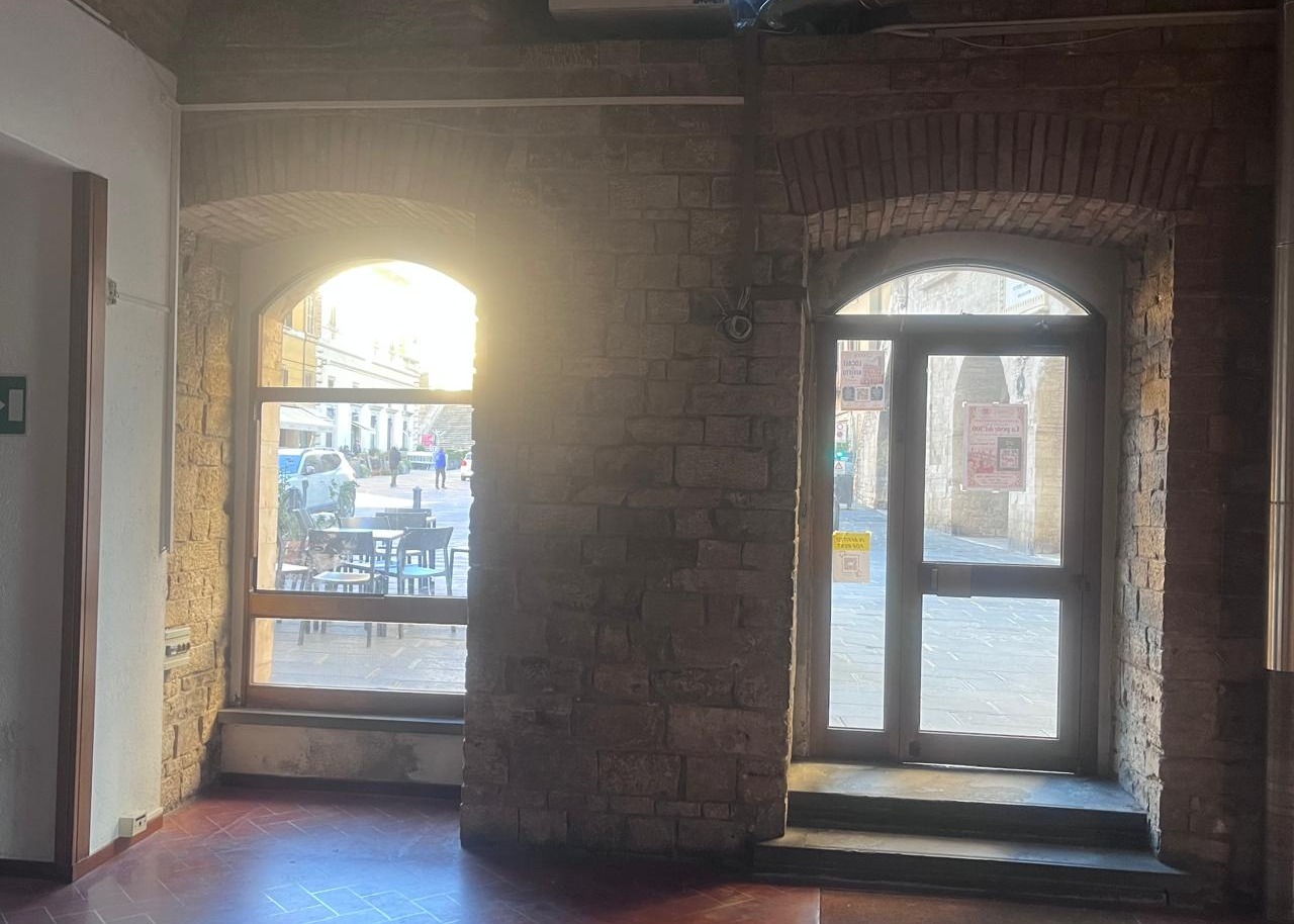 Esito della gara mediante asta pubblica ad unico e definitivo incanto per la concessione in locazione di una porzione del fabbricato di “Palazzo dei Priori”, sita in Todi, Piazza del Popolo e Corso Cavour (C.F. Foglio 96, p.lle varie).