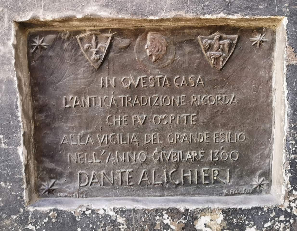 Epigrafe sulla facciata di Casa Barnekow