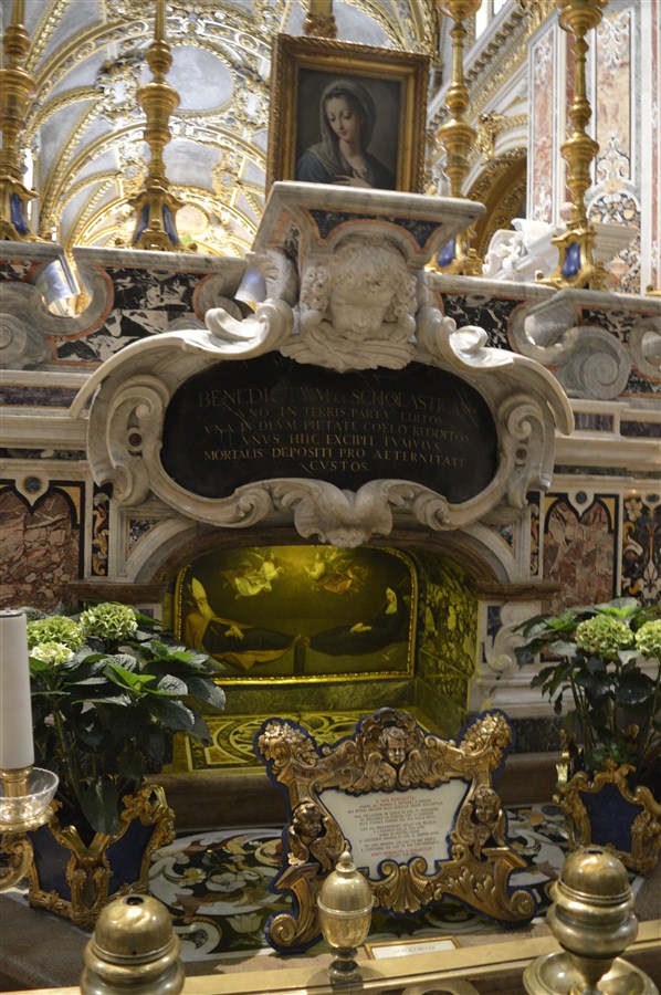 Urna con i resti di San Benedetto e Santa Scolastica